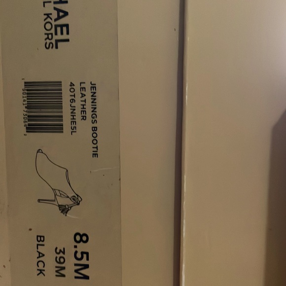 Michael Kors heeled bootie - Picture 6 of 6